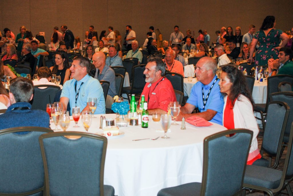 Rik Roberts Clean Comedian Performs