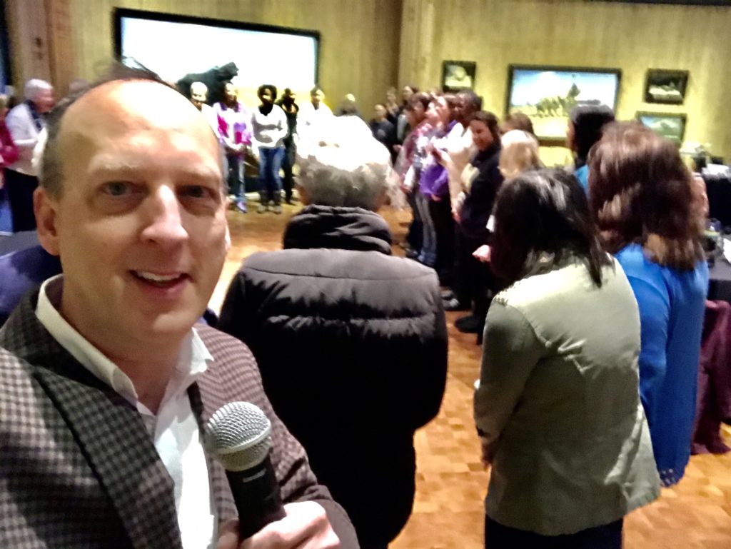 Rik Roberts Funny Speaker for Healthcare Groups Facilitates Listen UP Laugh it UP Interactive Team Building Keynote